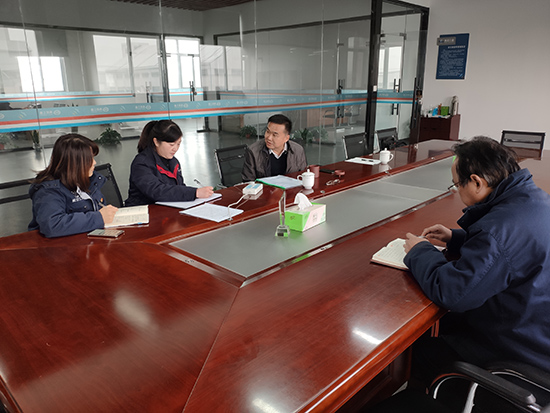 曹遠(yuǎn)才書記與?？厝渭o(jì)委委員談話ps.jpg